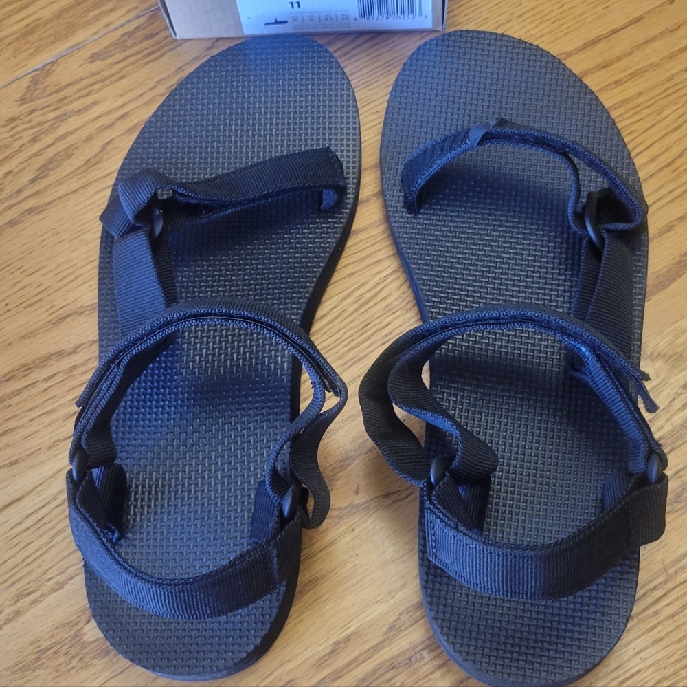NIB Teva Universal Slim Sandals Womens Size 11